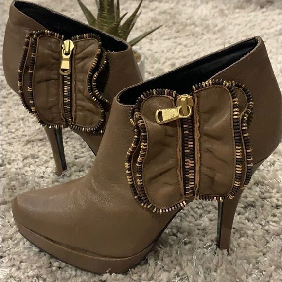 𝅺👑JUICY Couture leather ankle boots👑 - Picture 1 of 8